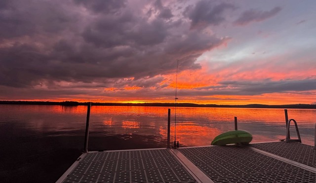 Maine Cabin Master Pilot Cabin, 3-BR waterfront with spectacular sunset views