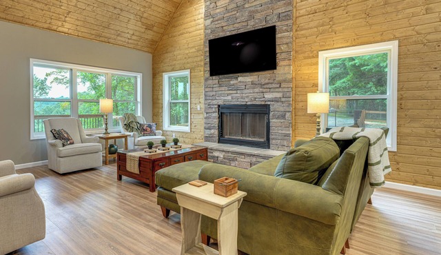 Modern Cabin w/Sweeping Views in Blue Ridge Mtns!