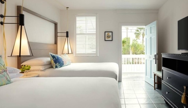 Modern Lodge with Outdoor Pool Access & Near Attractions!