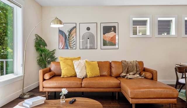 Modern & Spacious 5B3.5B House Near Airport & Downtown