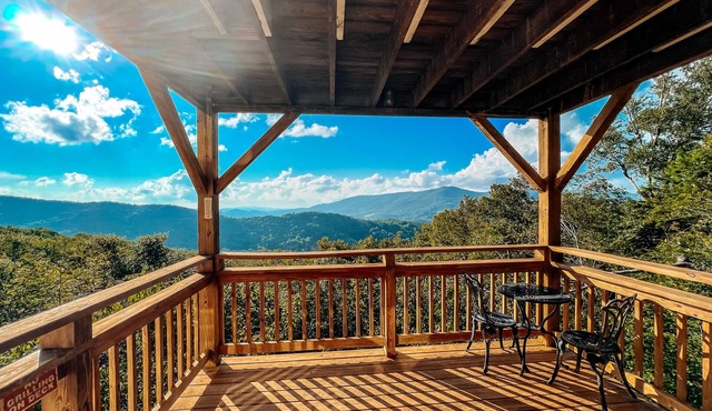 Mountain Haven with Jacuzzi & Fireplace: Spectacular Views in Sugar Mountain, NC