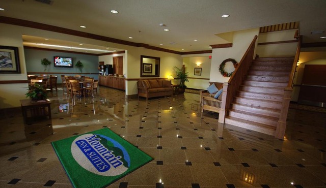 Mountain Inn & Suites Airport - Hendersonville