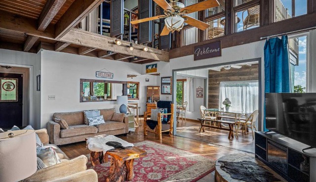 Mountain Retreat Ruby's Roost Home & Loft