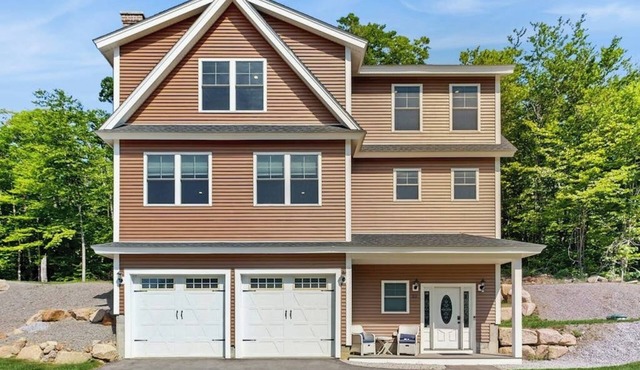 Mountain view home centrally located: All season outdoor entertainment