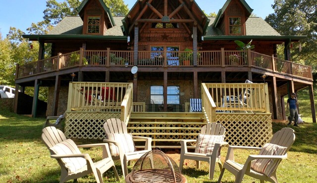 Mountain View Retreat/2BR Log Home Apt w/Private Dining Deck & BBQ/Massage