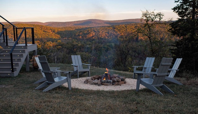 Mountain Views + Hot Tub + Sauna + Yoga + Trails + Family Friendly + Firepit