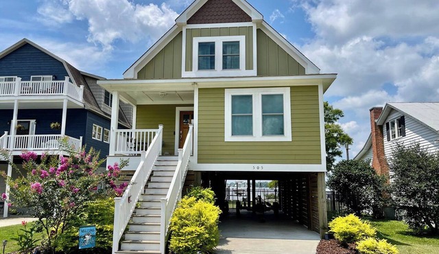 New Bern Waterfront Sunset 3 Bedroom Home