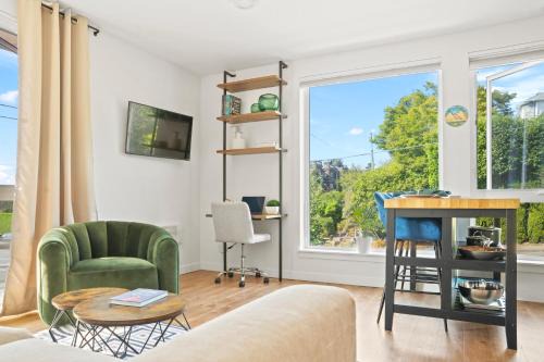 NEW Bright Capitol Hill Condo, Great Location Views