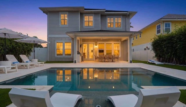 NEW! Large Luxury Beach Villa: Heated Pool Oasis