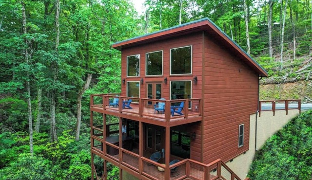 New Mtn Chalet | Hot Tub | Near Downtown & GSMNP