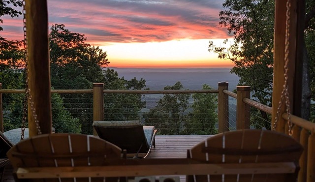 NEW Owl and Moon Romantic Cabin Majestic Views for Miles Fireplace and Hottub