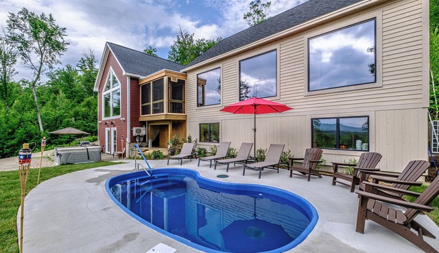 NEW - Sleeps 16, Views, Pool, Hot Tub, Theater