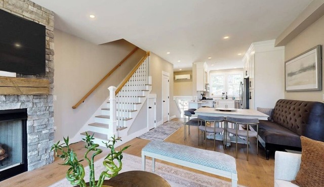 Newly built townhouse steps from downtown, tubing, cross country skiing & golf