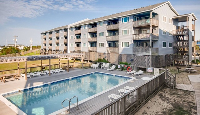 Ocean Views! 2BR Condo,Pvt Balcony, Pool, Elevator