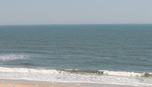 Oceanfront Condo with Beautiful View. Top floor, Elevator, Easy Beach Access.