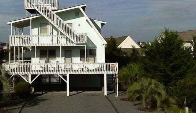 Oceanfront charm awaits at Pirate's Den, Holden Beach – perfect for 10 guests!