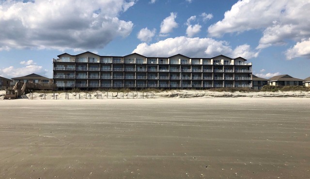 Oceanfront Condo 2BR/2BA with direct beach access+pool
