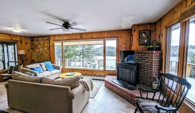Oceanfront Cottage w/Wraparound Deck on