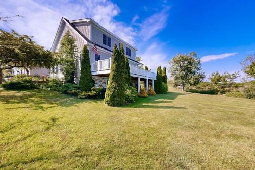 Oceanfront home with dock, beautiful deck & firepit - steps to the beach