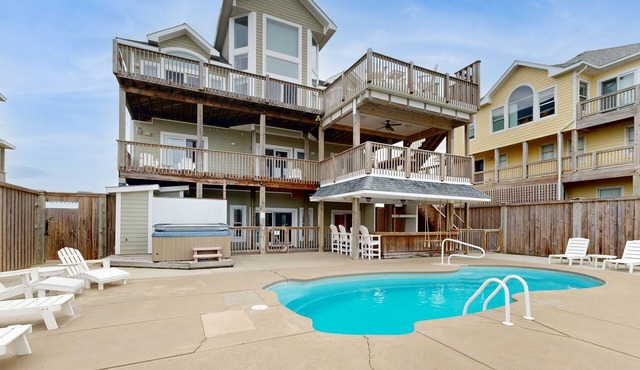 Oceanfront home with ocean view, private hot tub & pool, & washer/dryer