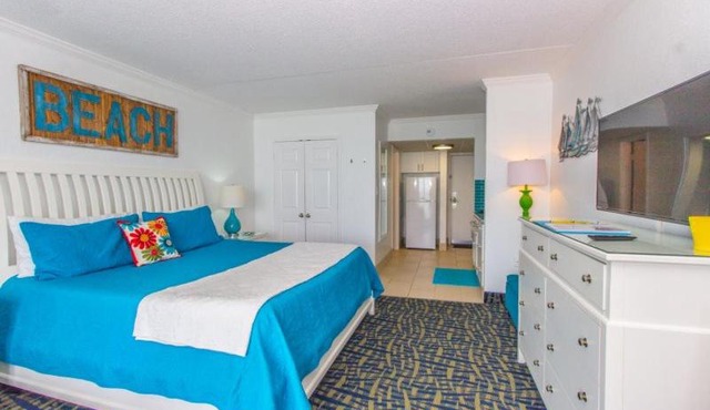 Oceanfront King Suite Sand Dunes 2433