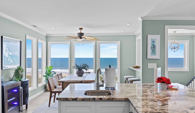 Oceanfront Mayor's Penthouse 4BR w/Elevator, covered parking in Carolina Beach