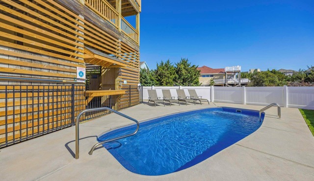 Oceanview Dog Friendly w/Saltwater Pool, Hot Tub, Game Room, Beach Nearby