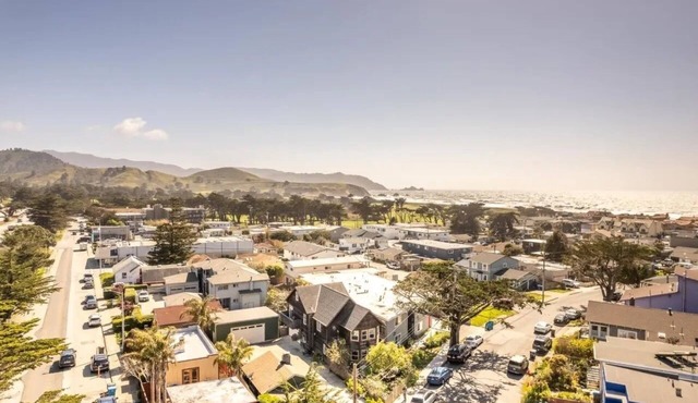 Pacifica Storybook Beach House, 2 blocks from beach, pier and golf, 10 min to SF in Pacifica