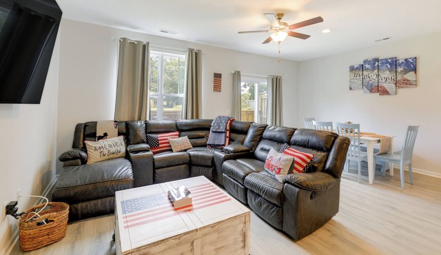 Patriotic Hampstead Retreat w/ Patio & Grill!