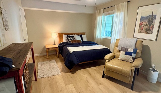 Peaceful 1-bedroom condo with AC in beautiful forested community in Portland