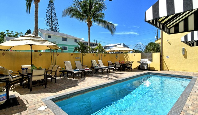 🏖️ Peacock Villa | Semi-Private Pool, Steps to Siesta Beach, Cabana Room