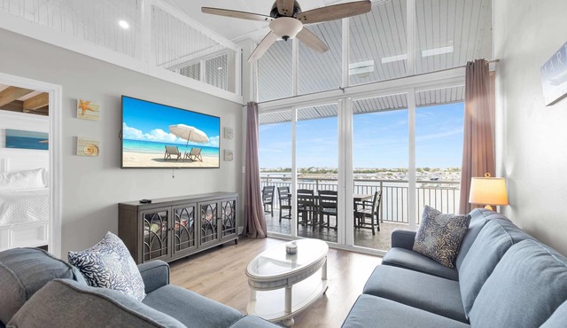 Penthouse Waterfront Dock Pool Condo Near Duval St