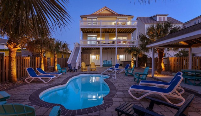 "Personal Resort": Private Pool, Hot Tub, Ocean Views, Elevator, Walk to Town