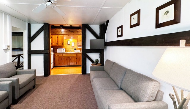 Poconos Rustic 1BR in the Poconos on Private Resort in Stroudsburg