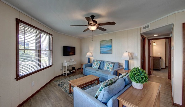 Point Break Cottage- Steps to Beach- Community Pool & Spa