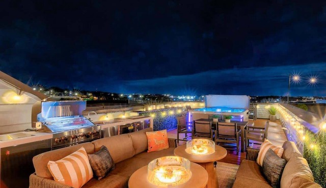Pool- Hot Tub- Bar! Rooftop Fire Pit 9 Beds