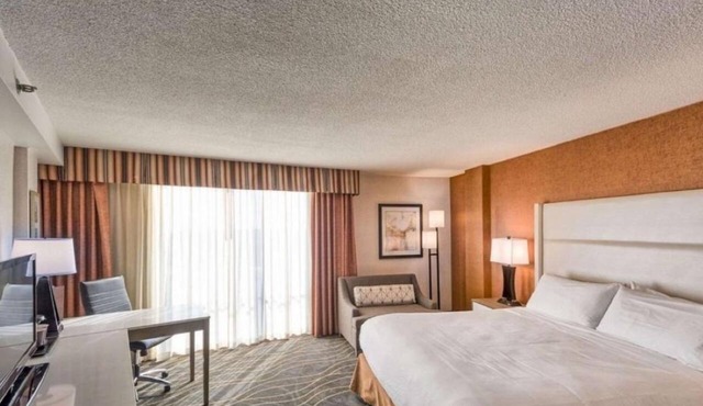 Portland Escape Near Old Port Dining, Airport Shuttle & Indoor Pool