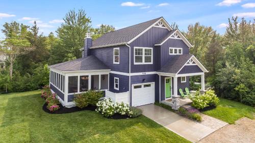 Private Beach, Hot Tub, Basketball Court, Fire Pit, Screened Porch & SO Much More!