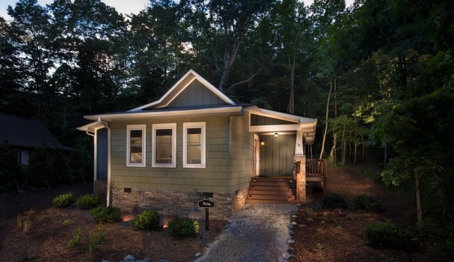 Private Cottage with Hot Tub, Exceptionally Clean