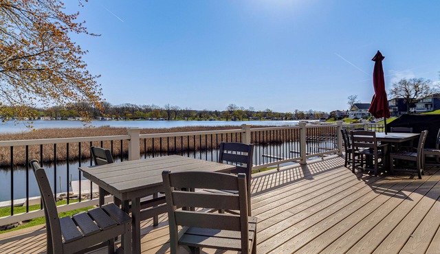 Private Dock & Large Deck! Jimmerson Lake Escape