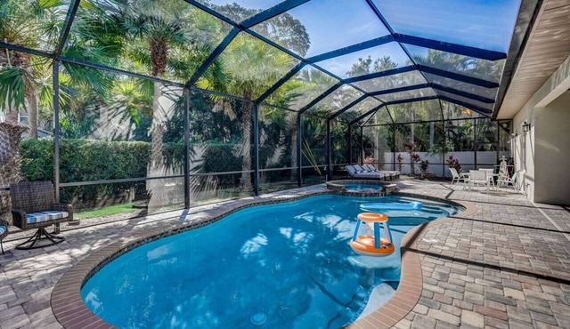 Private Heated Pool & Hot Tub | Steps to St. Armands Circle & Walk to Lido Beach!