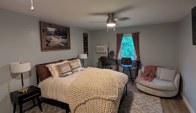 Private Mountain Suite with Queen Bed, Fire Pit, Grill & Peaceful Outdoor Space.