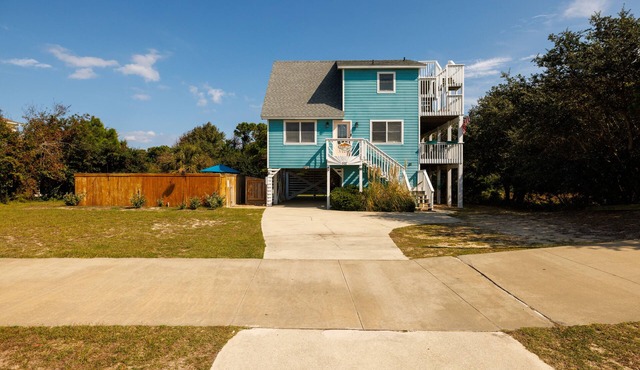 Private pool w/heat available, hot tub, pet friendly, 5 min walk to beach!