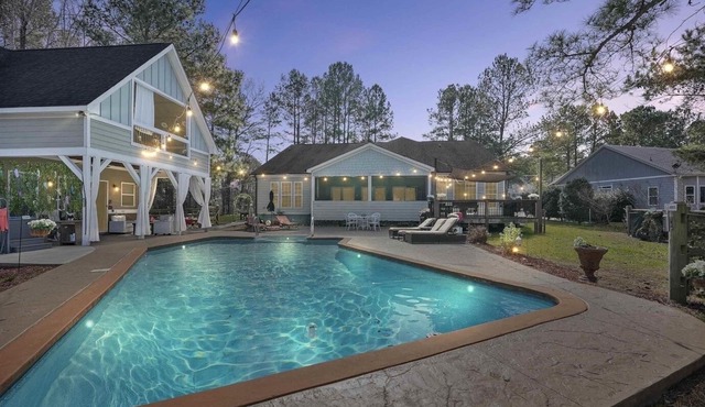 Private Pool with Pond Views - Pet Friendly - Near Downtown