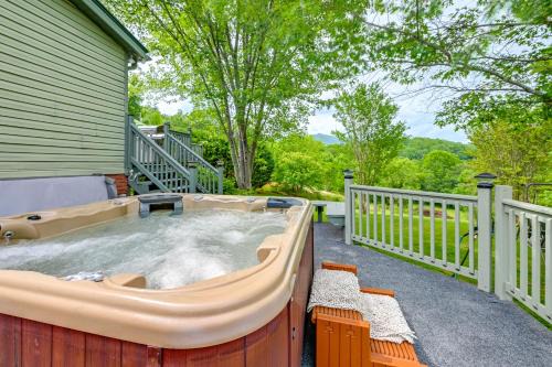 Quaint Country Home: Hot Tub, Fire Pit + Hiking