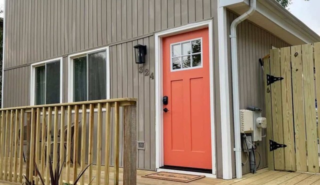 Renovated Bungalow | Walk to Beach | Dog-Friendly