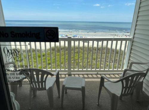 Rustic Oceanfront Retreat | 2BR Coastal Cabin-Style Condo