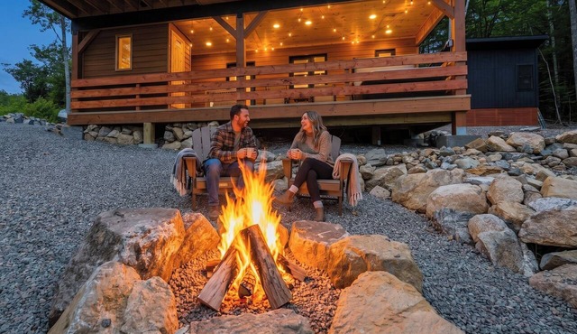 Scandinavian-Modern Couples Retreat w/Sauna, Hot Tub & Cold Plunge