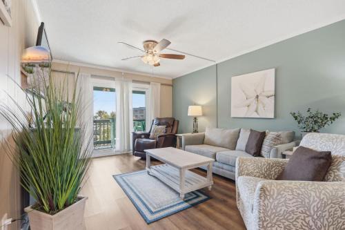 Sea Cabin Shores w Pool View and Ocean Peek