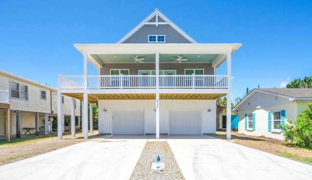 🌊SeaWave: Spacious Pet-Friendly House with Deck & Grill | Walk 2 Beach🌊